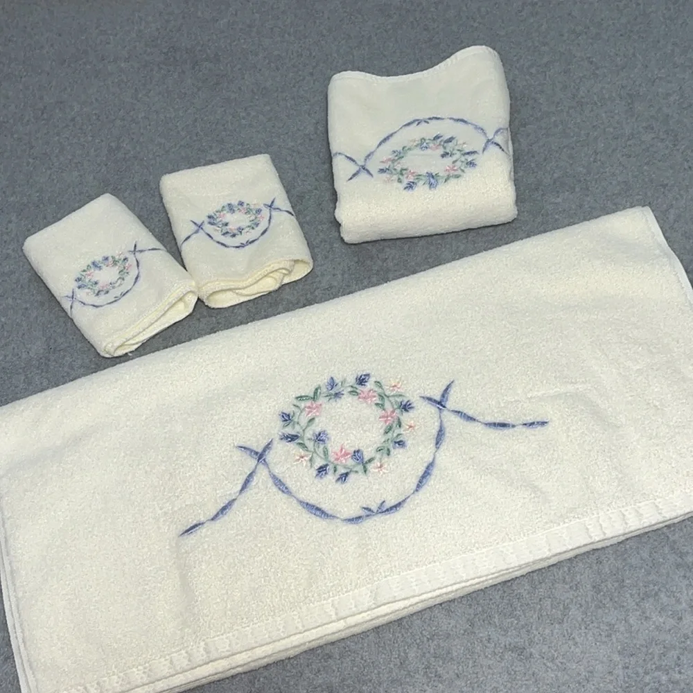 Ivory Floral Bath Towel Set Cottagecore Embroidered - Picture 7 of 8